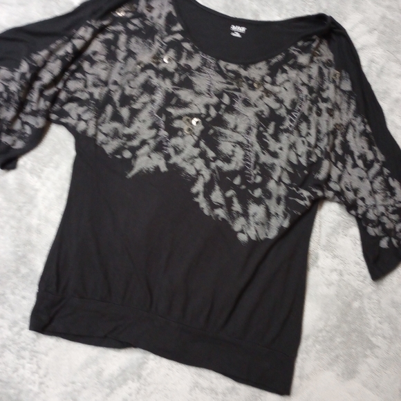 a.n.a Tops - NWOT a.n.a. Black & Gray Tunic